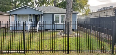 110 Weisenberger Dr, Houston, TX 77022 - photo 2