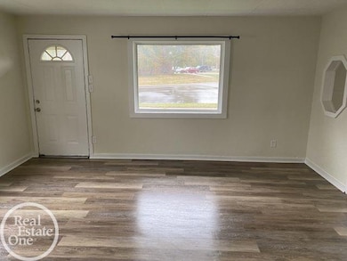 2636 Locust St, Port Huron, MI 48060 - photo 6