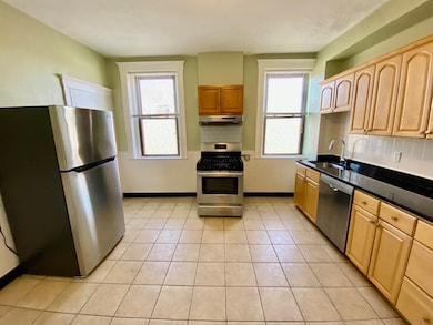 979 Chestnut St unit 3, Newton, MA 02464 - photo 2