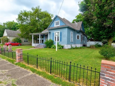 517 N Buffalo Ave, Cleburne, TX 76033 - photo 3