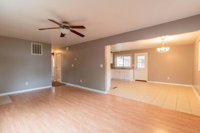 384 Pineview Dr, Columbus, OH 43213 - photo 4