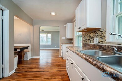 2015 Fairfax Rd, Toledo, OH 43613 - photo 3