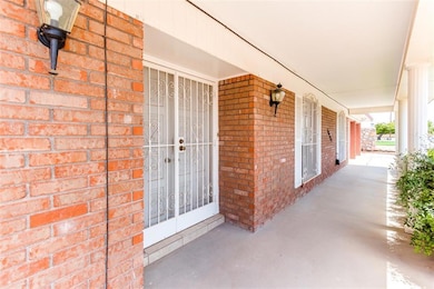 10725 Alta Loma Dr, El Paso, TX 79935 - photo 5