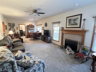 8 Chancery Ct, Newton, IA 50208 - photo 6