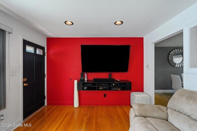 6-web-or-mls-25-tulip-st