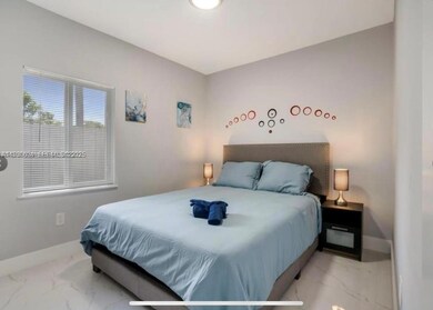 1526 NE 110th St unit B, Miami, FL 33161 - photo 4