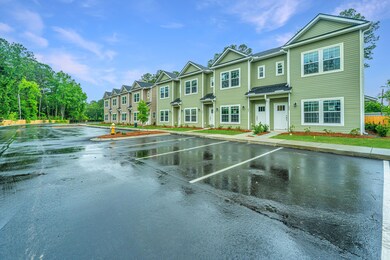 302TwinRiversDr003