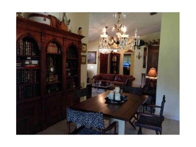 11924 SW 44 St, Davie, FL 33330 - photo 6