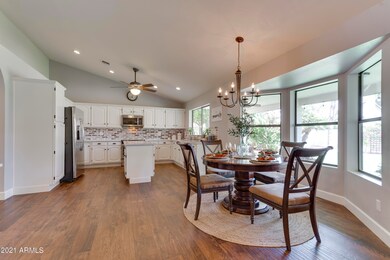 10-Breakfast nook