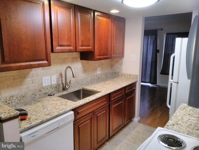 8742 Tamar Dr, Columbia, MD 21045 - photo 4