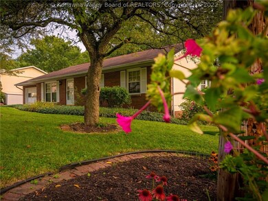 214 Pine Cir, Dunbar, WV 25064 - photo 2