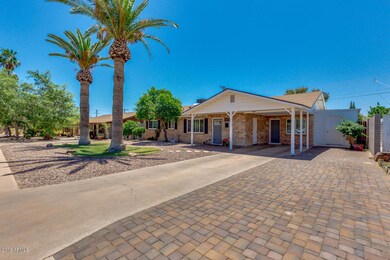 DRIVEWAY W/PAVERS