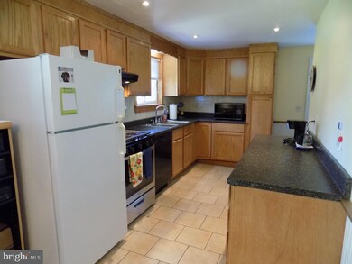 1555 Lakeside Dr, Pennsburg, PA 18073 - photo 6