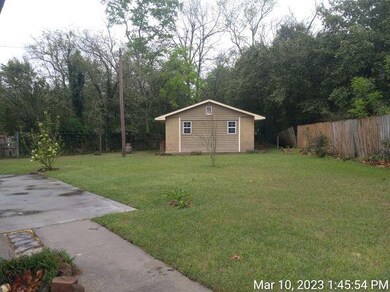 Belair back yd with apt  3-10-23