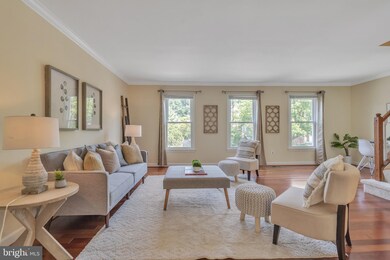 6846 Mclean Province Cir, Falls Church, VA 22043 - photo 5