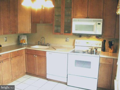 2355 Horseferry Ct, Reston, VA 20191 - photo 4