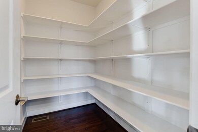 1214 Kelley St SW, Vienna, VA 22180 - photo 6