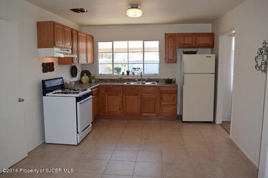 17th St Kitchen view