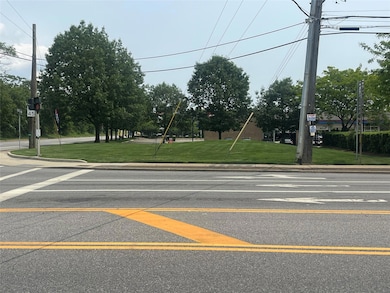 0 N Saxon Ave unit KEY877587, Bay Shore, NY 11706 - photo 2