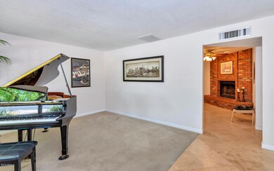 1522 E June St-large-005-006-Living Room
