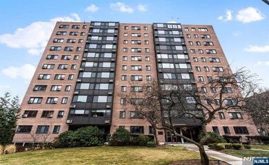 90 Prospect Ave unit 2A, Hackensack, NJ 07601 - photo 3