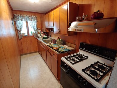 91 Thomas St, Fall River, MA 02723 - photo 4