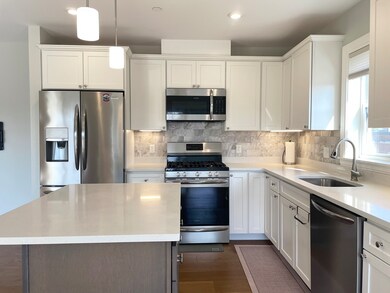 3 Bennett St unit 201, Wakefield, MA 01880 - photo 2