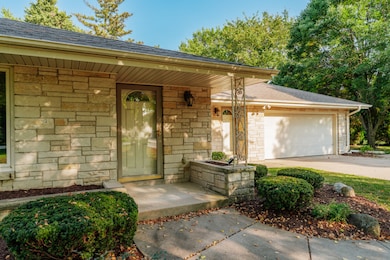 1920 Fairhaven Blvd, Elm Grove, WI 53122 - photo 2