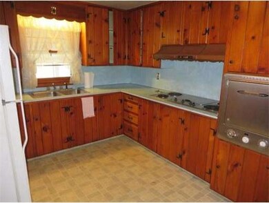 14 Bulkley St, Turners Falls, MA 01376 - photo 2