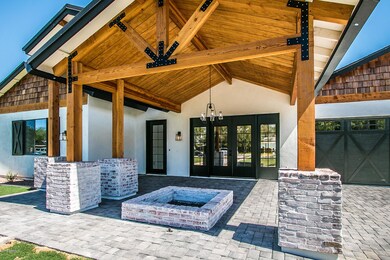Coolidge - Front Patio