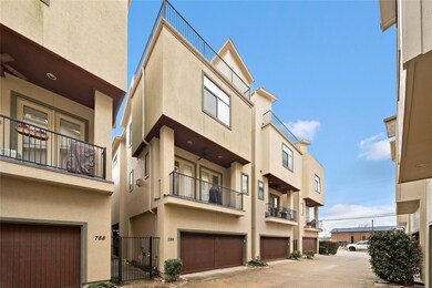 786 Nicholson St, Houston, TX 77007 - photo 3