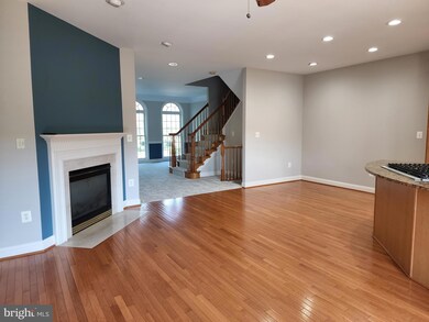 25819 Mews Terrace, Chantilly, VA 20152 - photo 6