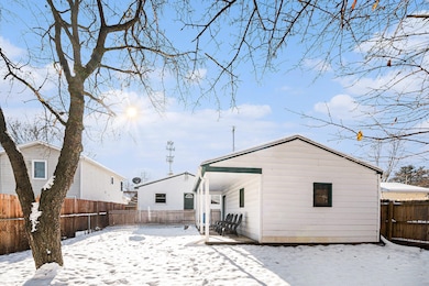 907 Tisdale Ave, Lansing, MI 48910 - photo 5