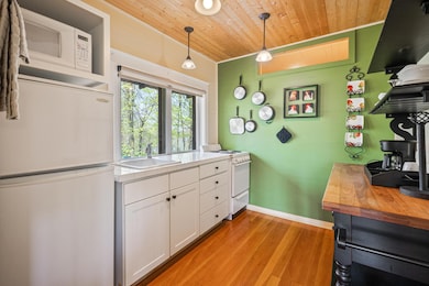 Main Lodge 3 - Kitchen
