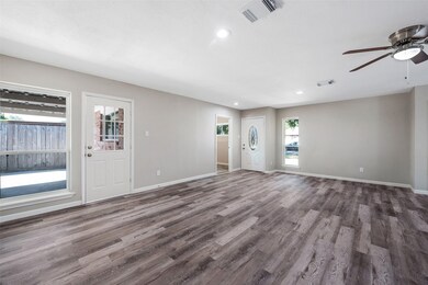 11638 Kirkhollow Dr, Houston, TX 77089 - photo 3