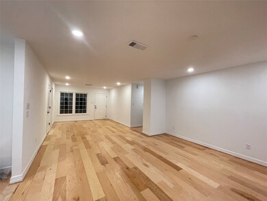 1079 W 43rd St, Houston, TX 77018 - photo 3