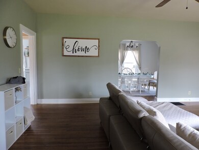 810 S Brittain St, Shelbyville, TN 37160 - photo 2