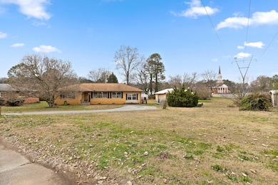 1102 Collins Cir, Chattanooga, TN 37411 - photo 4