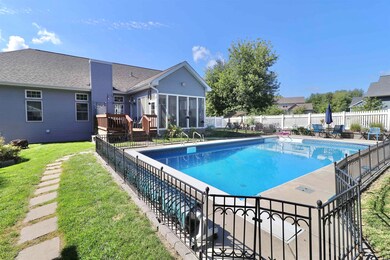 933 E Meadow Cir, Edgerton, WI 53534 - photo 4