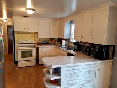 7 Petansett Ct, Warwick, RI 02888 - photo 2