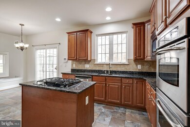 19237 Potomac Crest Dr, Triangle, VA 22172 - photo 4