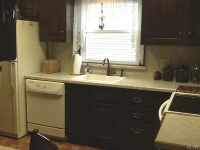 289 Mauch Chunk St, Nazareth, PA 18064 - photo 6