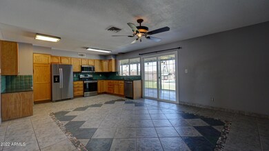 7 - Dining area