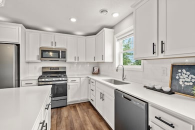 05-Tons of Counter Space.jpg