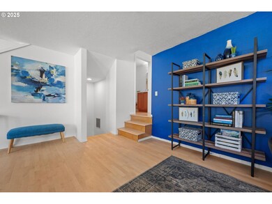Living Room/Entrance