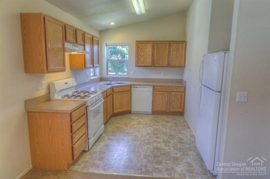 3071 NE Weddell St, Bend, OR 97701 - photo 6