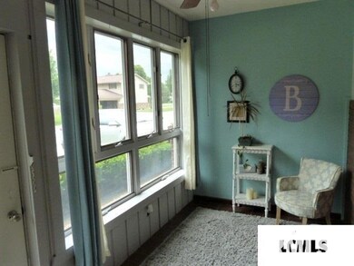 520 Southgate St, Lincoln, IL 62656 - photo 3