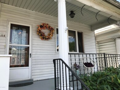 608 E Broad St, Tamaqua, PA 18252 - photo 2