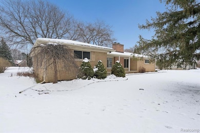 7127 Meadowvue Dr, Grand Blanc, MI 48439 - photo 3