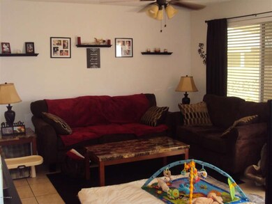 2151 N Meridian #25 living room